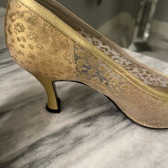 COPY - Omg the golden slippers Stuart Weitzman  opera ball room shoes size 8,5 … - Picture 13 of 17